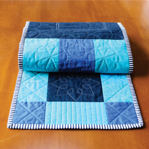 TABLE RUNNER AND PLACEMATS BY ANITA ELLIS - Image 4